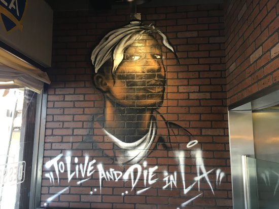 2Pac graffiti